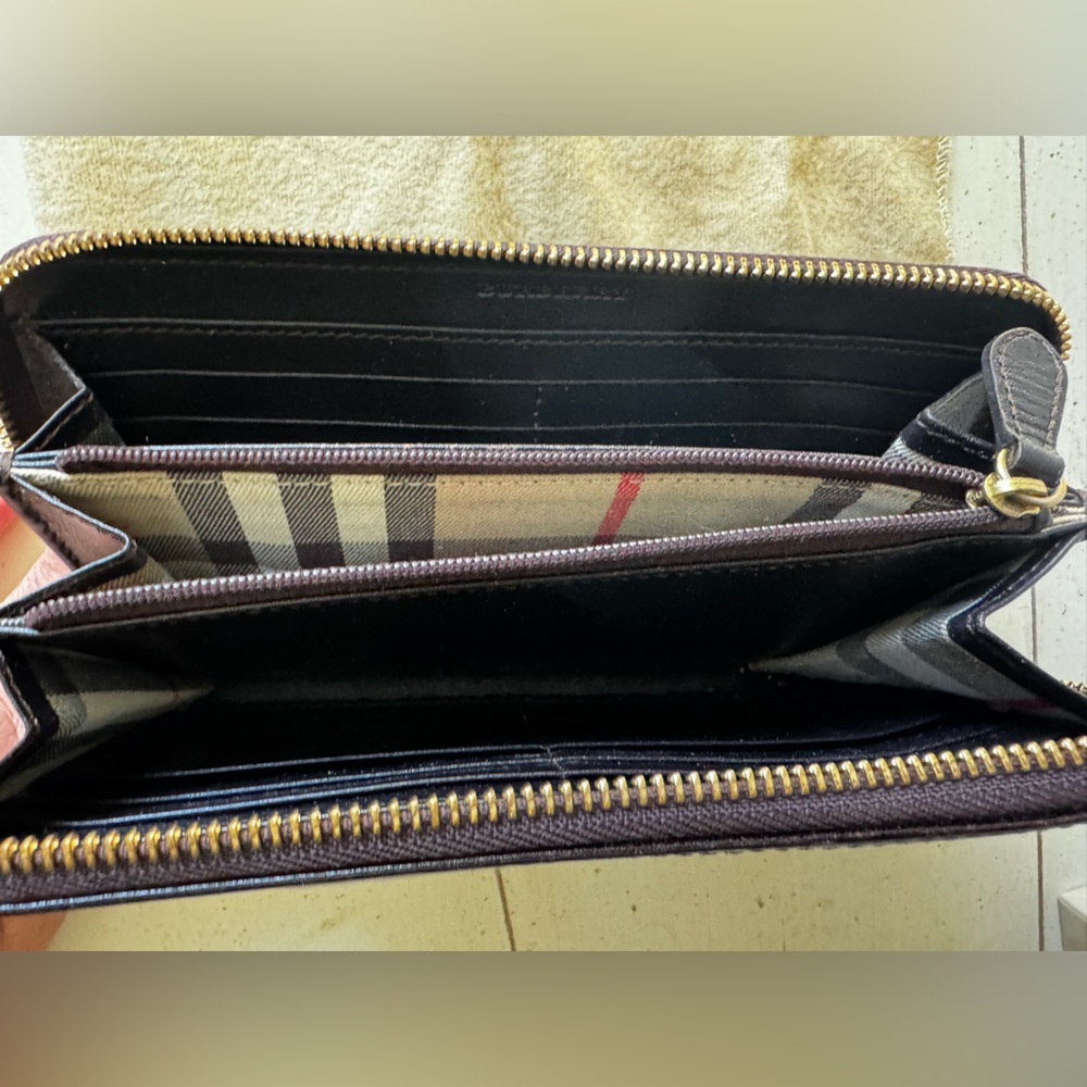 Burberry Textured Brown Leather Wallet with Gold Accent - Picture 3 of 6